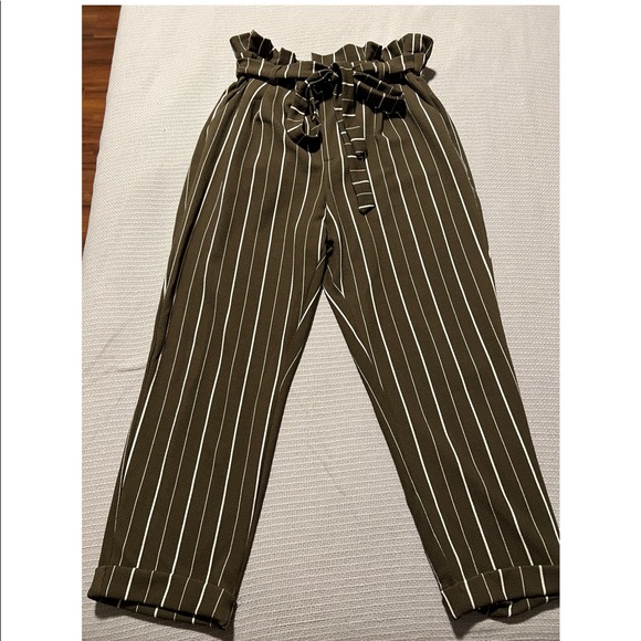 Super cute flowy pants! Adorable for the summer with a nice top! Never worn! - Picture 2 of 2